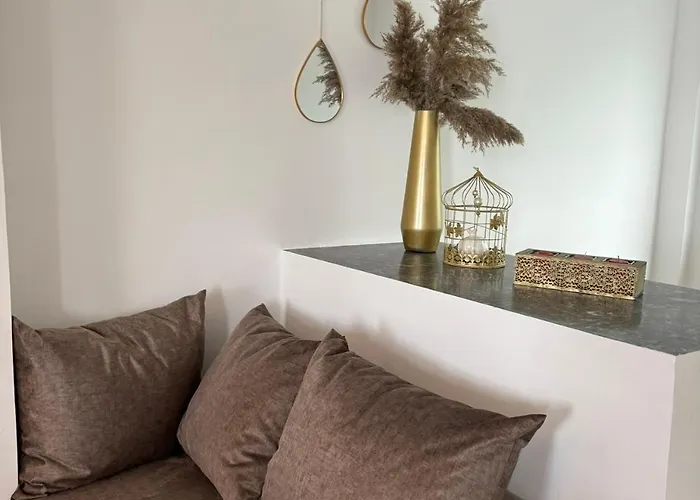 Hercule\'S Apartment